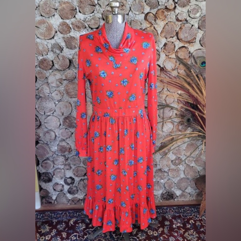 Vintage 1970s, Prairie Dress, Floral pattern, polyester, ruffle hem. US8